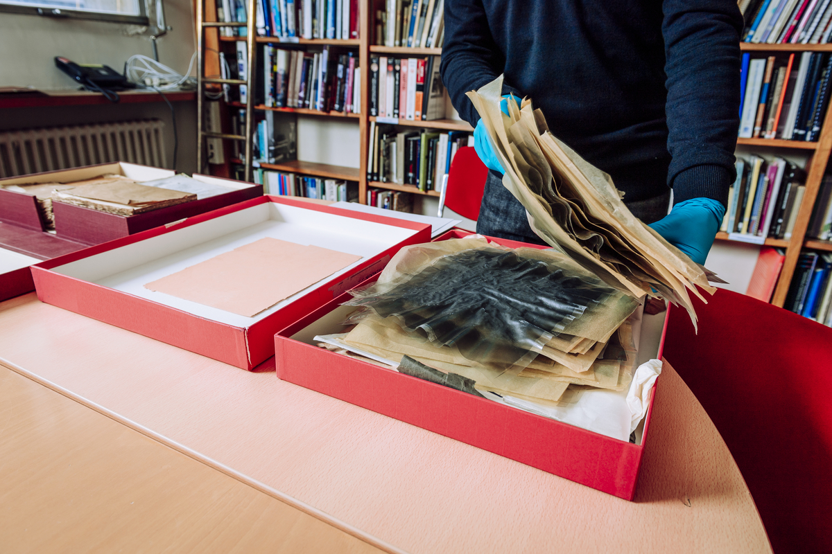 Le projet Papersorb, présenté au salon Innovatives SHS en 2022, permet une meilleure conservation des objets patrimoniaux. © Cyril FRESILLON / CRC / IMAP / CNRS Images