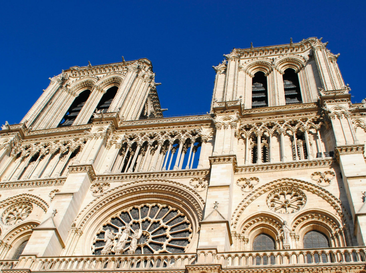 Notre-Dame de Paris vue du dessous