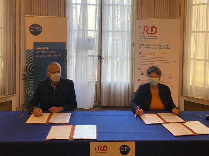 Signature de l'accord-cadre entre le CNRS et l'IRD